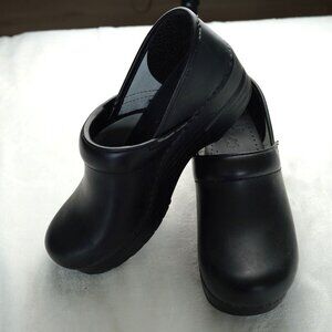 Dansko Professional Black Leather Clogs Size 38 Slip-On Comfort Work Shoes